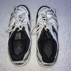 Mizuno volleyball shoes